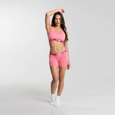 Dayana wears a size S