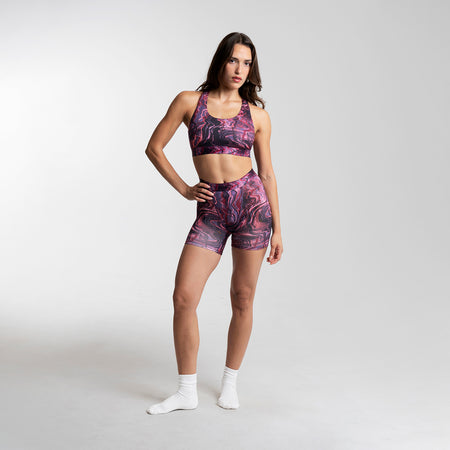 Dayana wears a size S