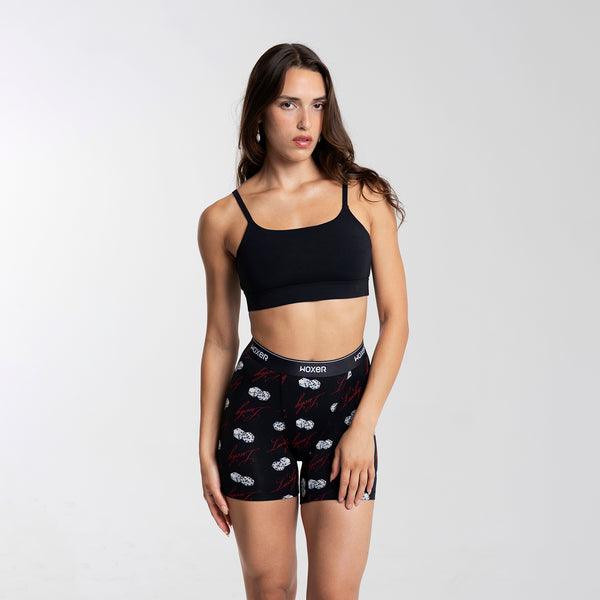 Dayana wears a size S