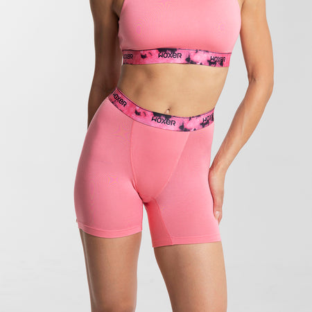 Dayana wears a size S