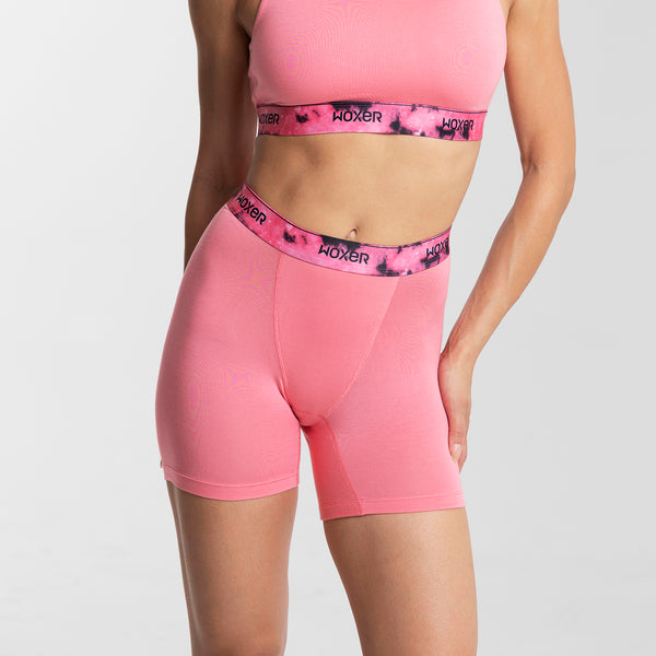 Dayana wears a size S