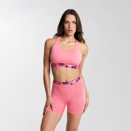 Dayana wears a size S