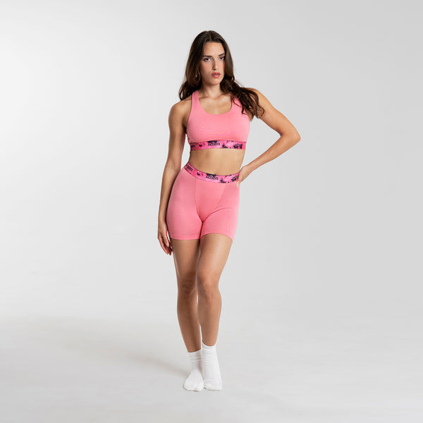 Dayana wears a size S