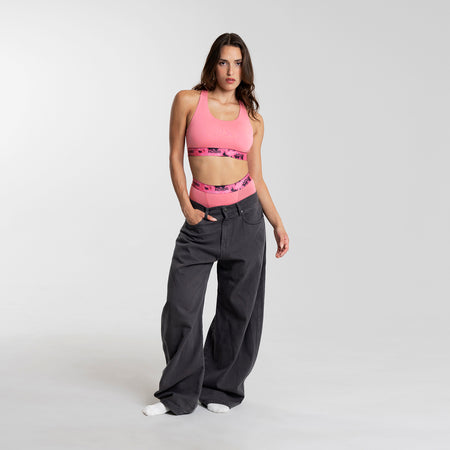 Dayana wears a size S