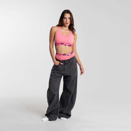 Dayana wears a size S