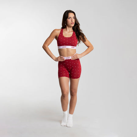 Dayana wears a size S