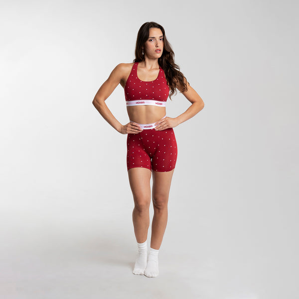 Dayana wears a size S