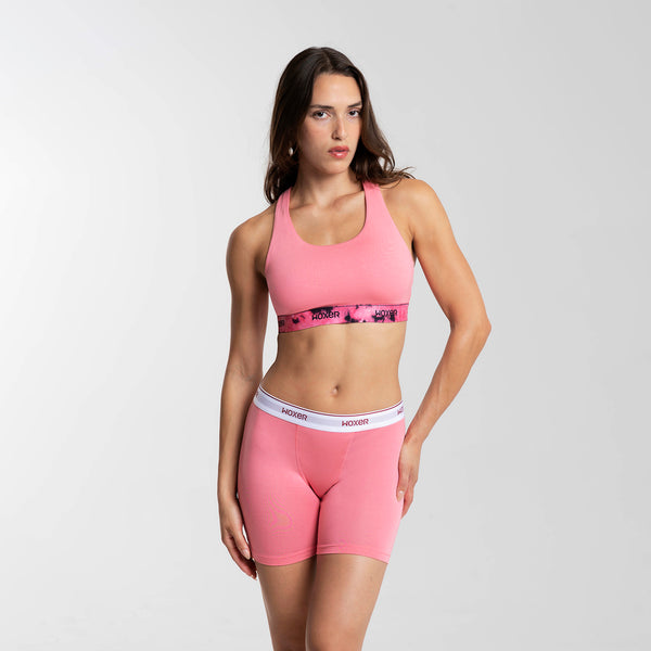 Dayana wears a size S