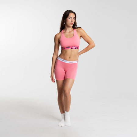 Dayana wears a size S