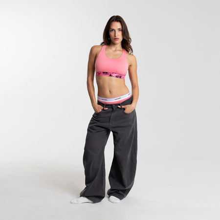 Dayana wears a size S