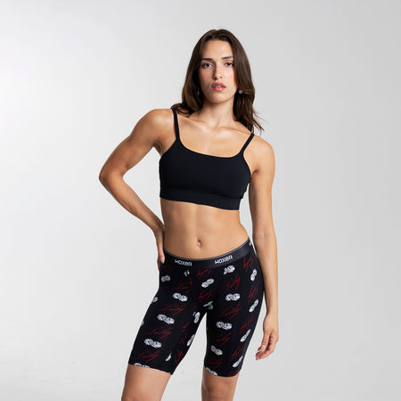 Dayana wears a size S