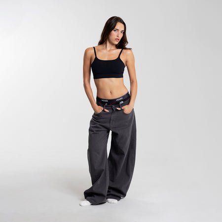 Dayana wears a size S