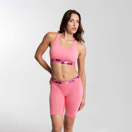 Dayana wears a size S