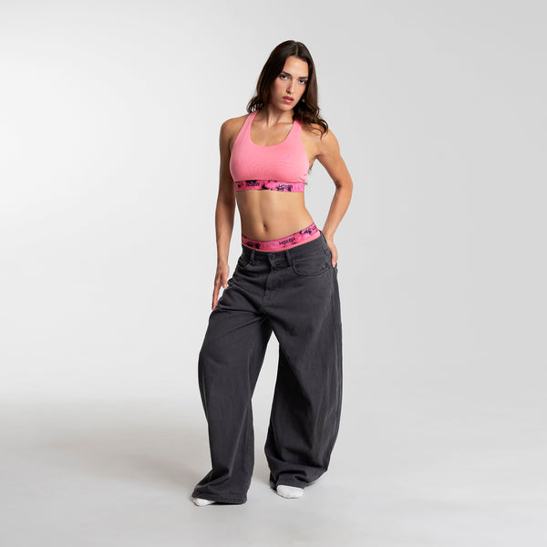 Dayana wears a size S