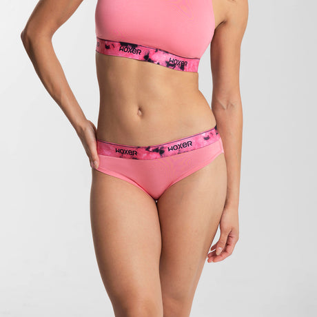 Dayana wears a size S