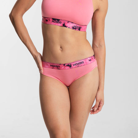 Dayana wears a size S