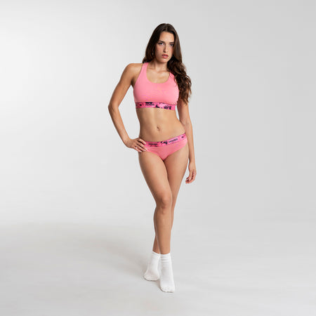 Dayana wears a size S