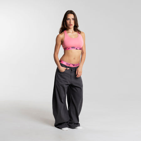 Dayana wears a size S
