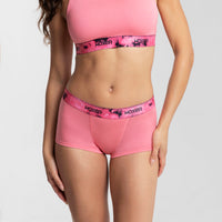 Dayana wears a size S
