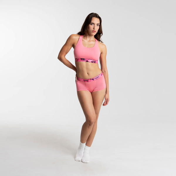 Dayana wears a size S