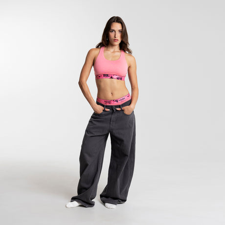 Dayana wears a size S
