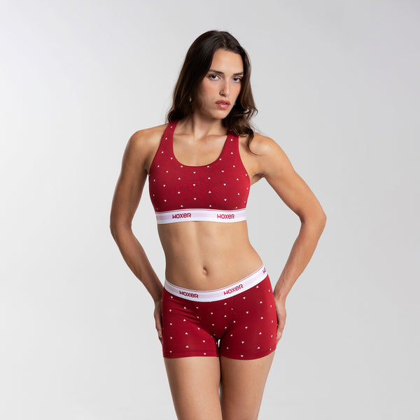 Dayana wears a size S