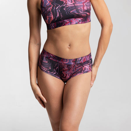 Dayana wears a size S