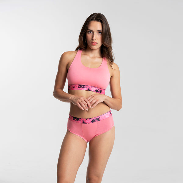 Dayana wears a size S