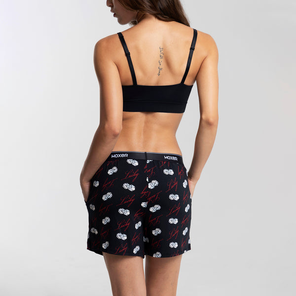 Dayana wears a size S