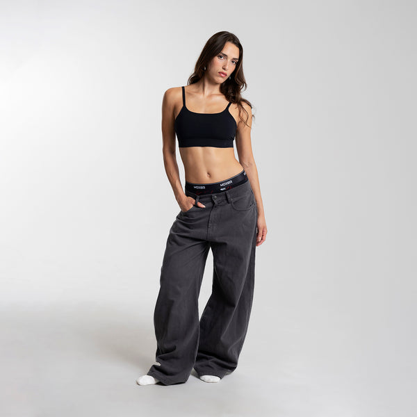 Dayana wears a size S