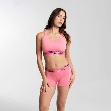 Dayana wears a size S