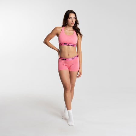 Dayana wears a size S