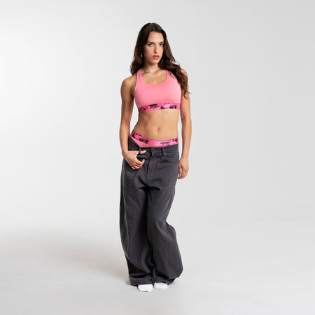 Dayana wears a size S